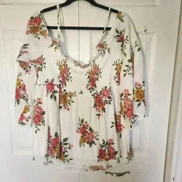 TORRID Challis Cold Shoulder  Blouse Size 3 (22-24) - Picture 12 of 12